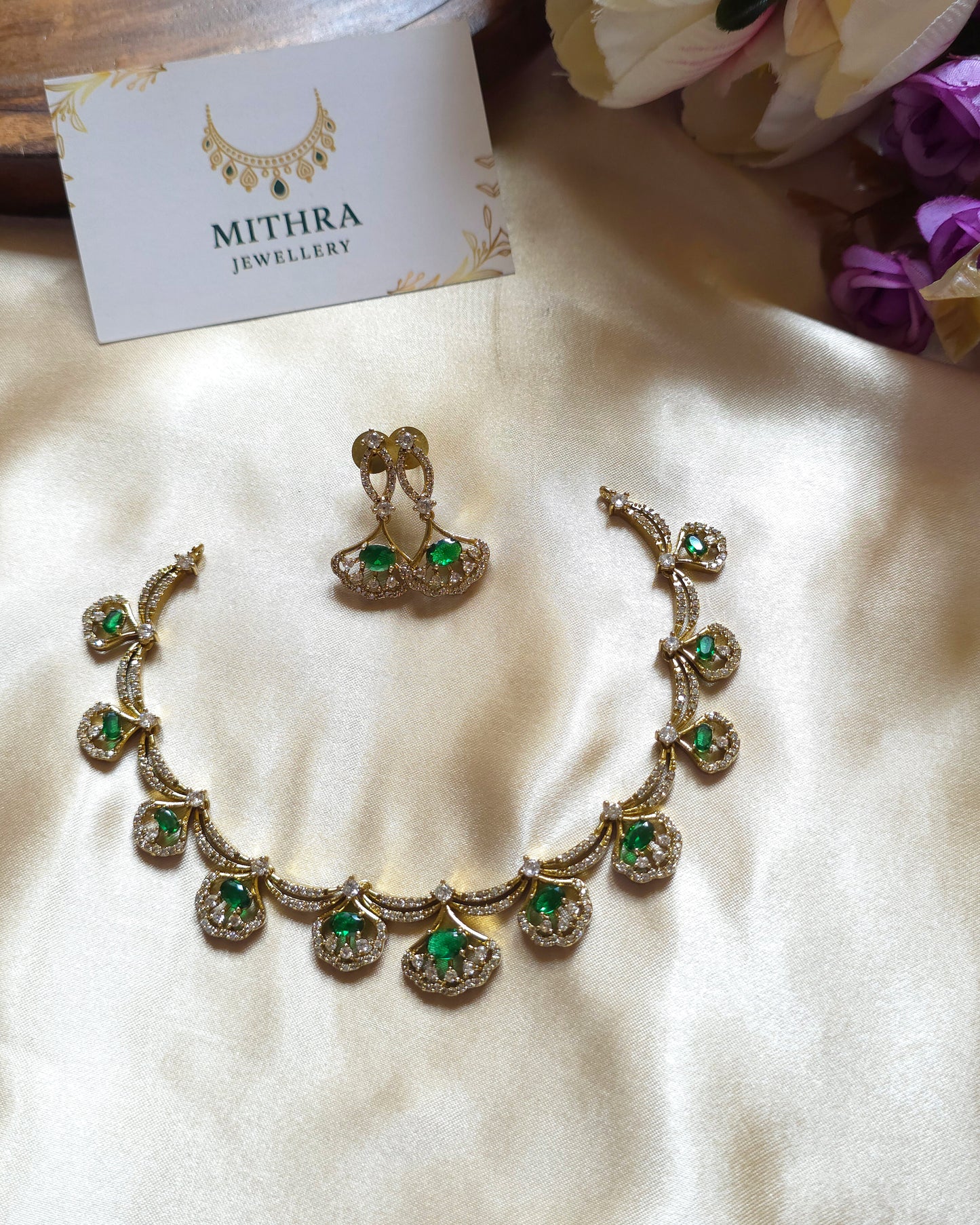Contemporary Emerald Choker MJ1024