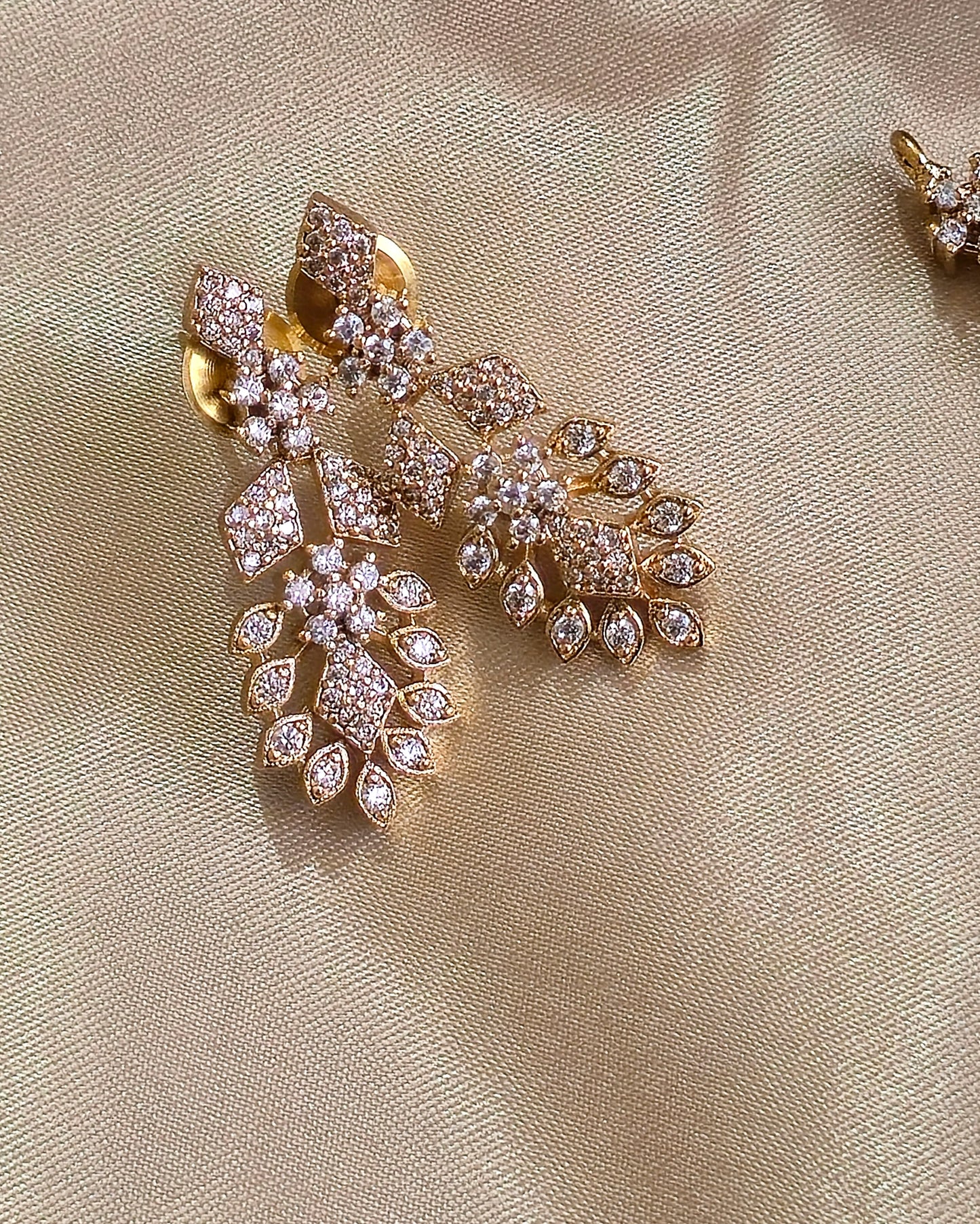 TIARA - Celestial Sunburst & Star-Link Set MJ1028