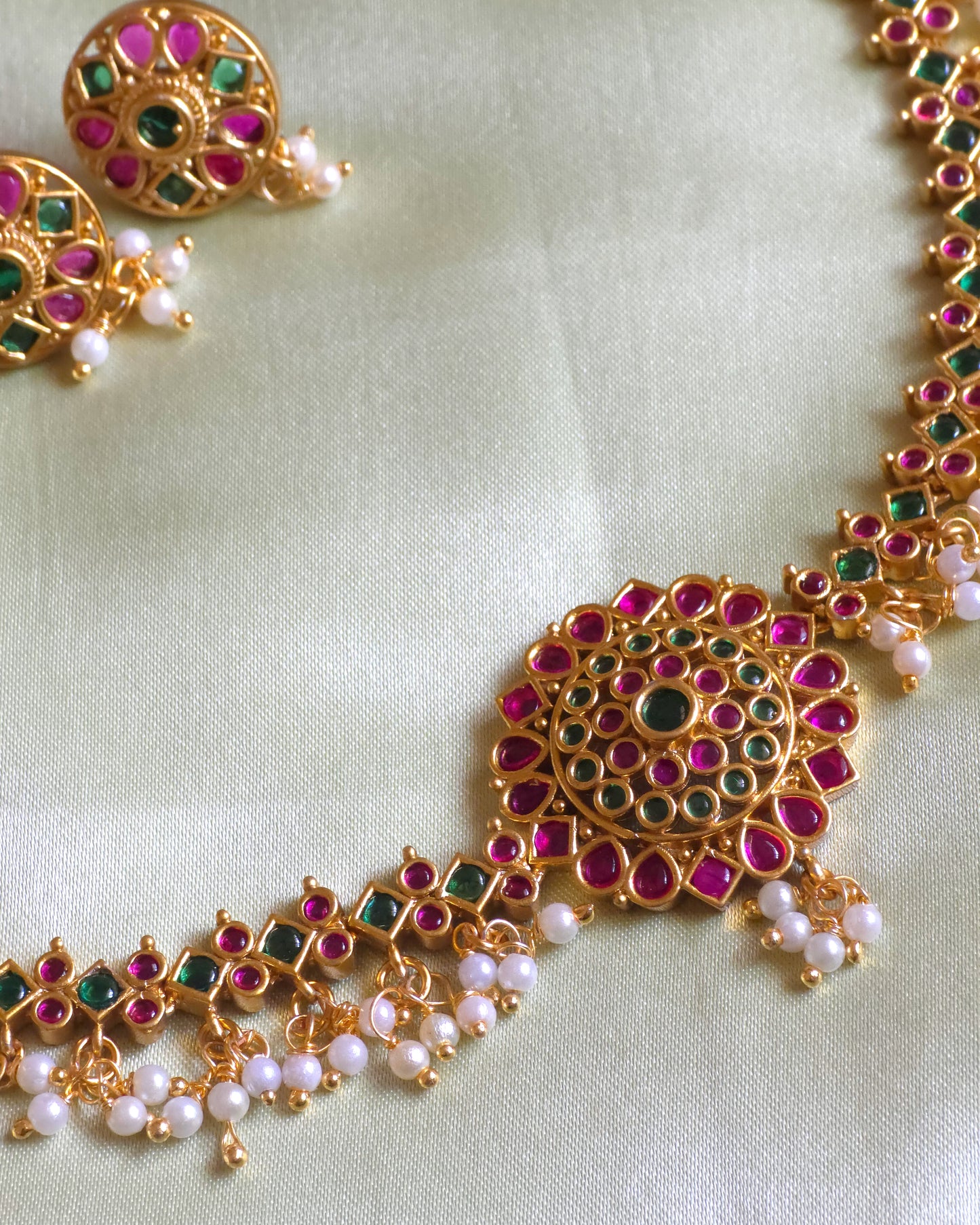 Vibrant Circular Kemp Necklace Set MJ1011