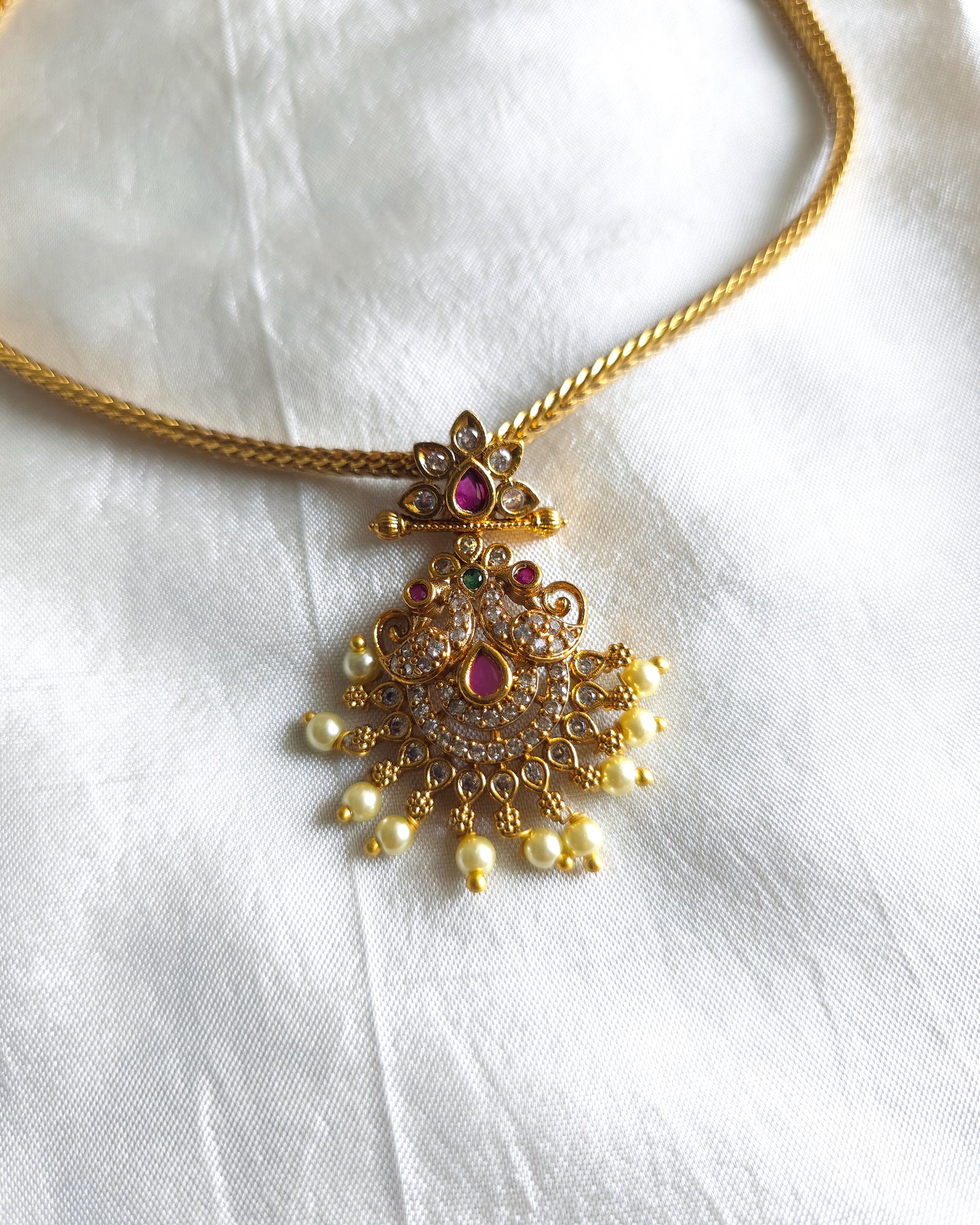 Floral Temple Pendant with Twisted Rope Chain MJ1039
