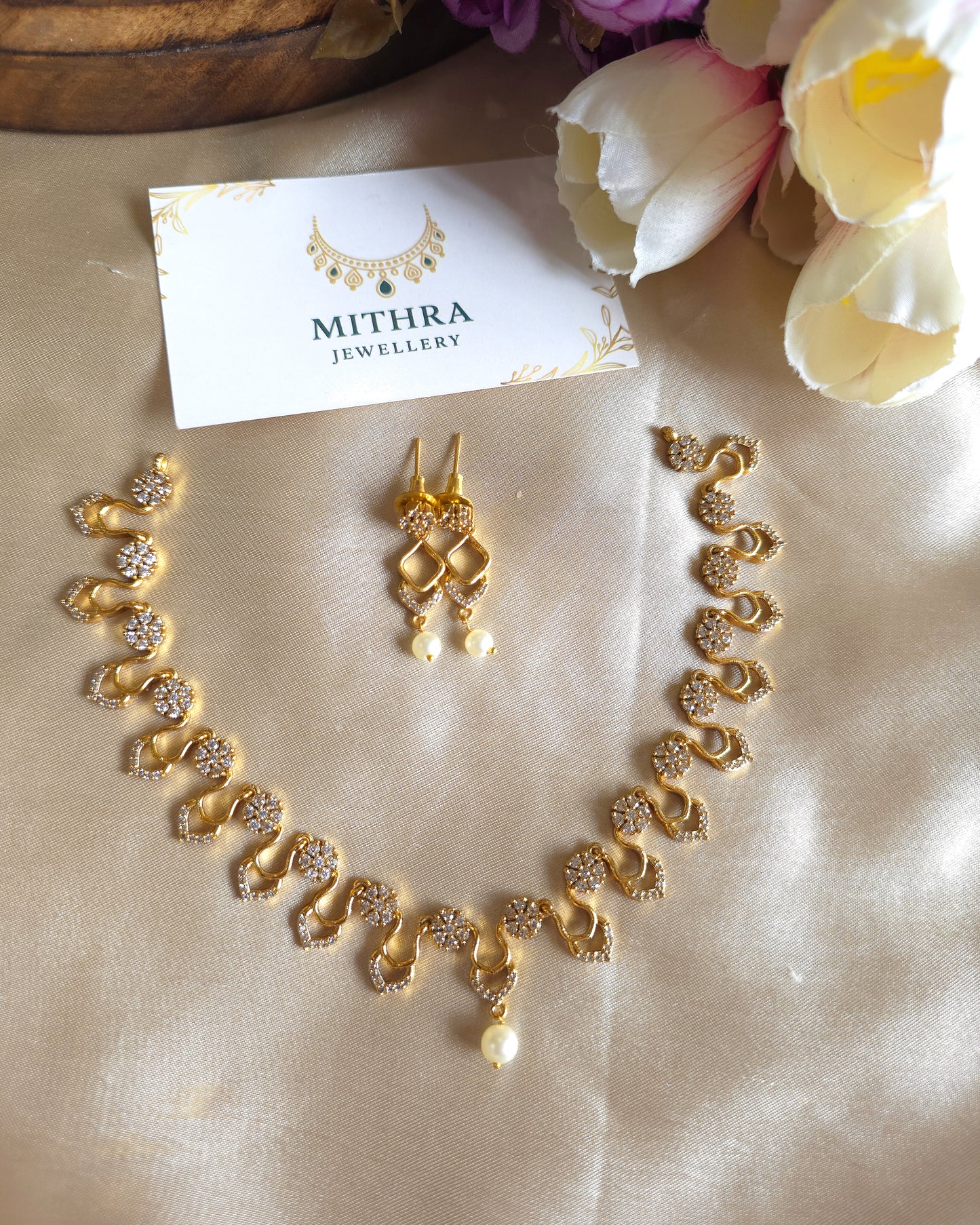 Graceful Waves: Scalloped Zirconia & Pearl Drop Set MJ1056