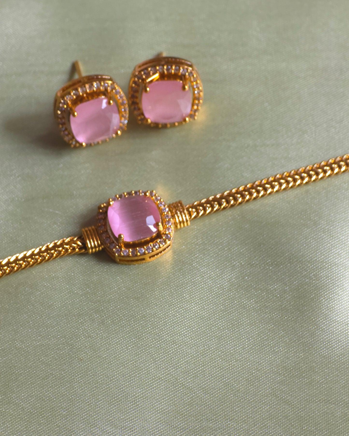 Single stone choker Set | Gold-Toned | With Earrings MJ1095