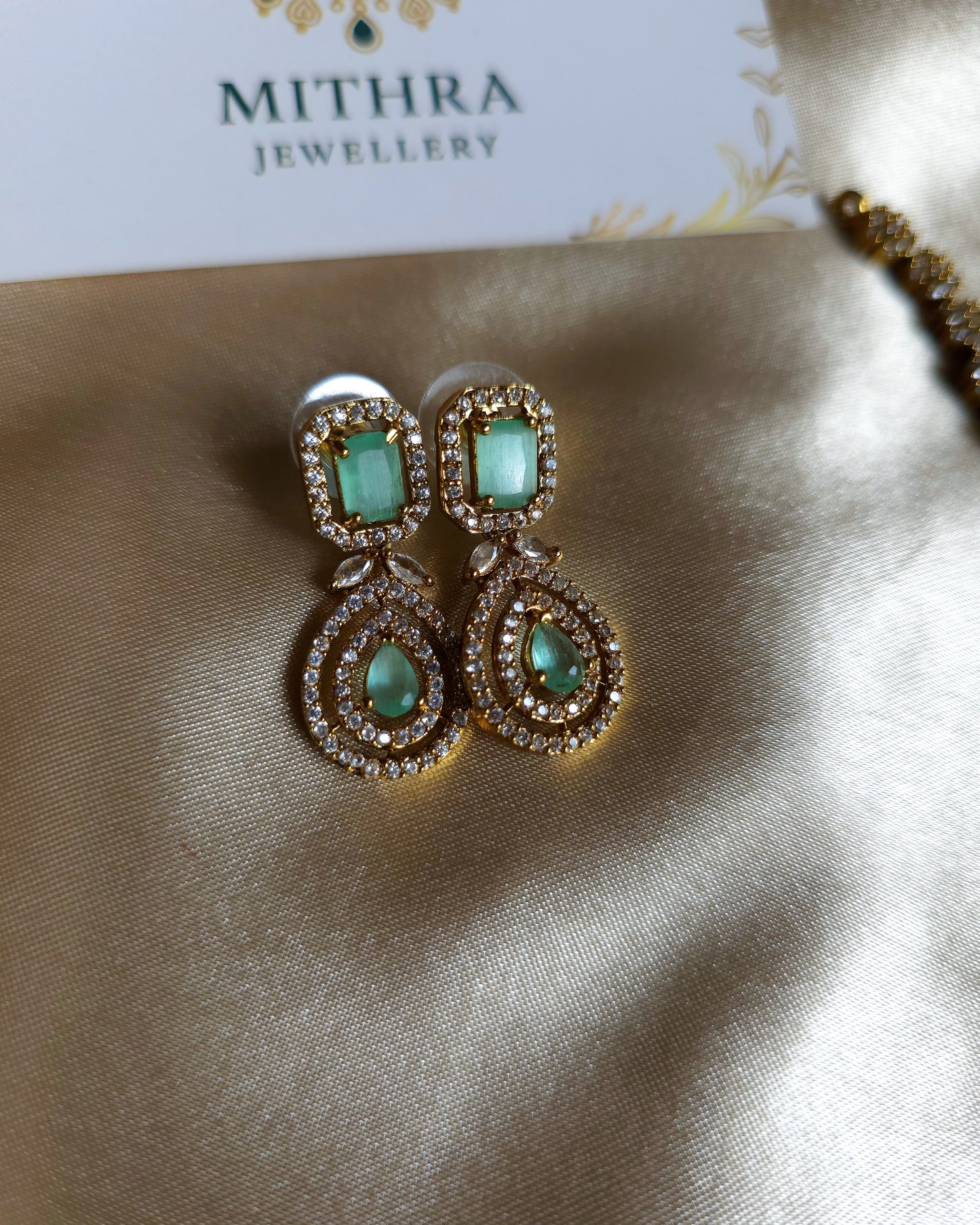 Mint Radiance: Double-Layered Floral & Stone Jewelry Set MJ1062