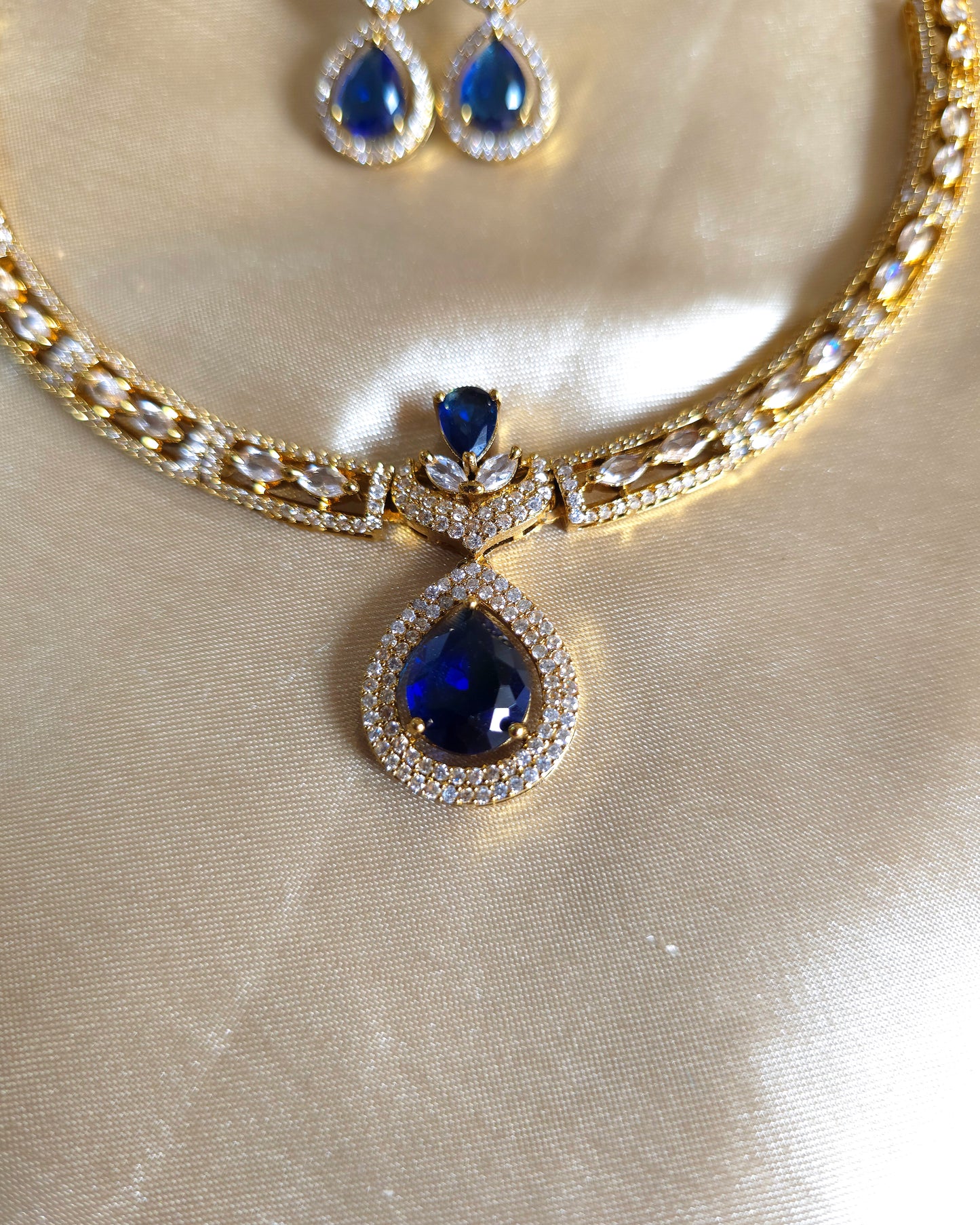 BLING - Teardrop Halo Necklace & Earring Set MJ1036