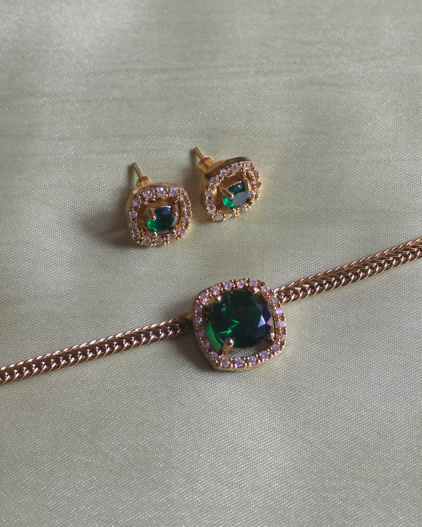 Single stone choker Set | Gold-Toned | With Earrings MJ1095