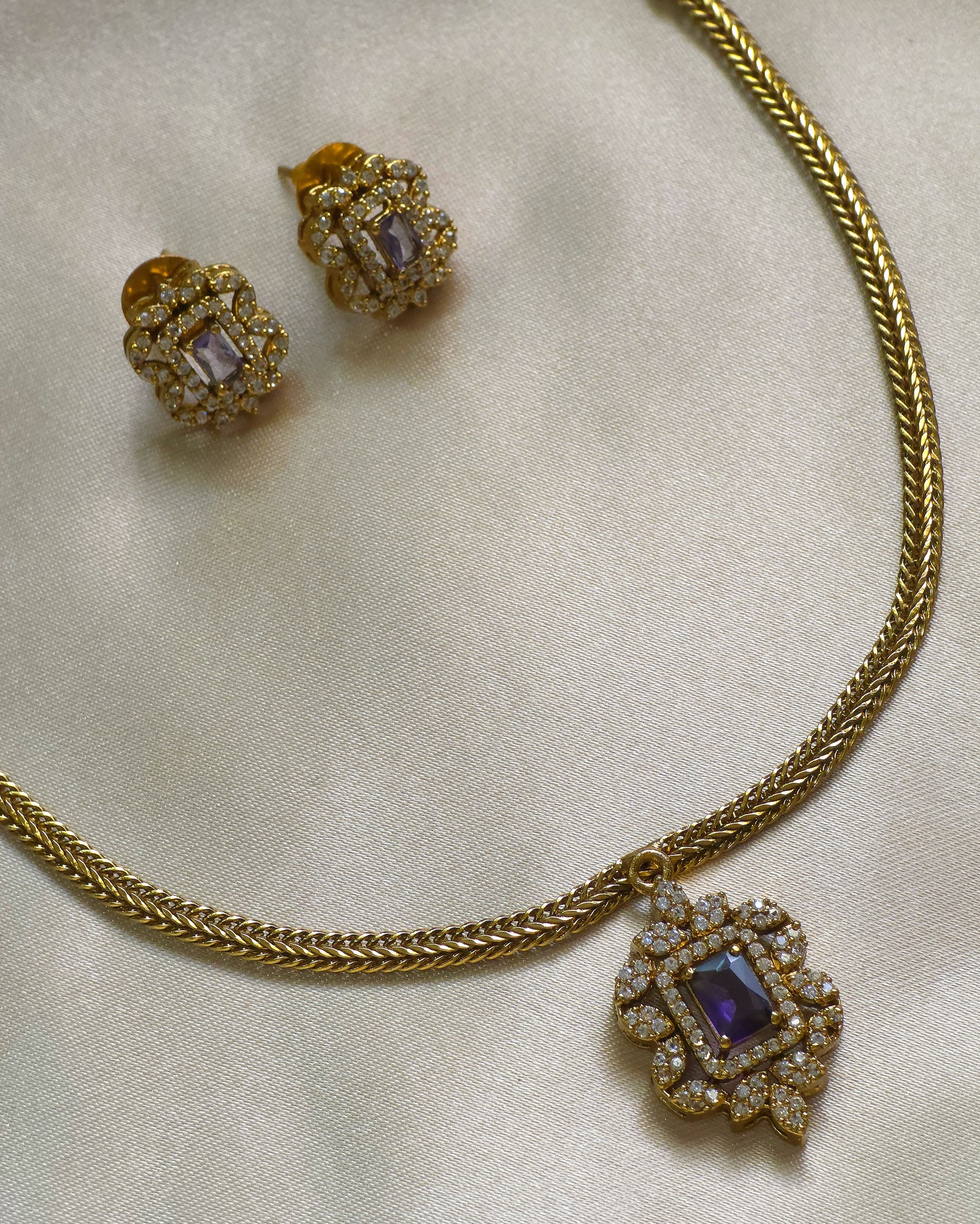 Royale Bloom Gemstone Choker & Matching Studs Set MJ1044